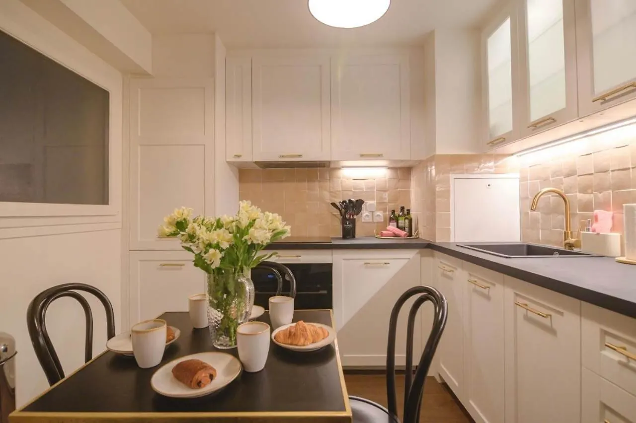 Apartment Le Regal Elysees Paris