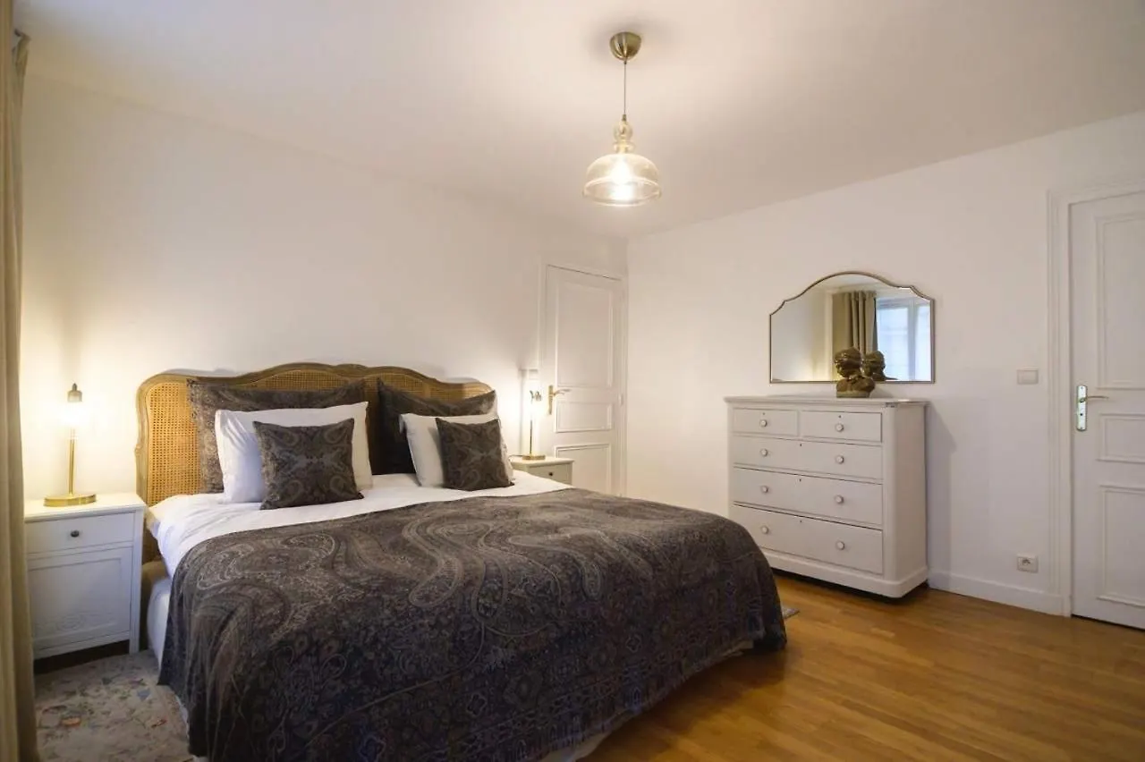 Le Regal Elysees Paris 0*,