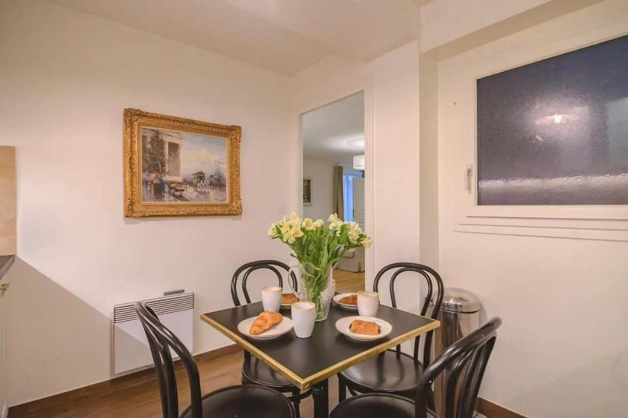 Apartment Le Regal Elysees Paris