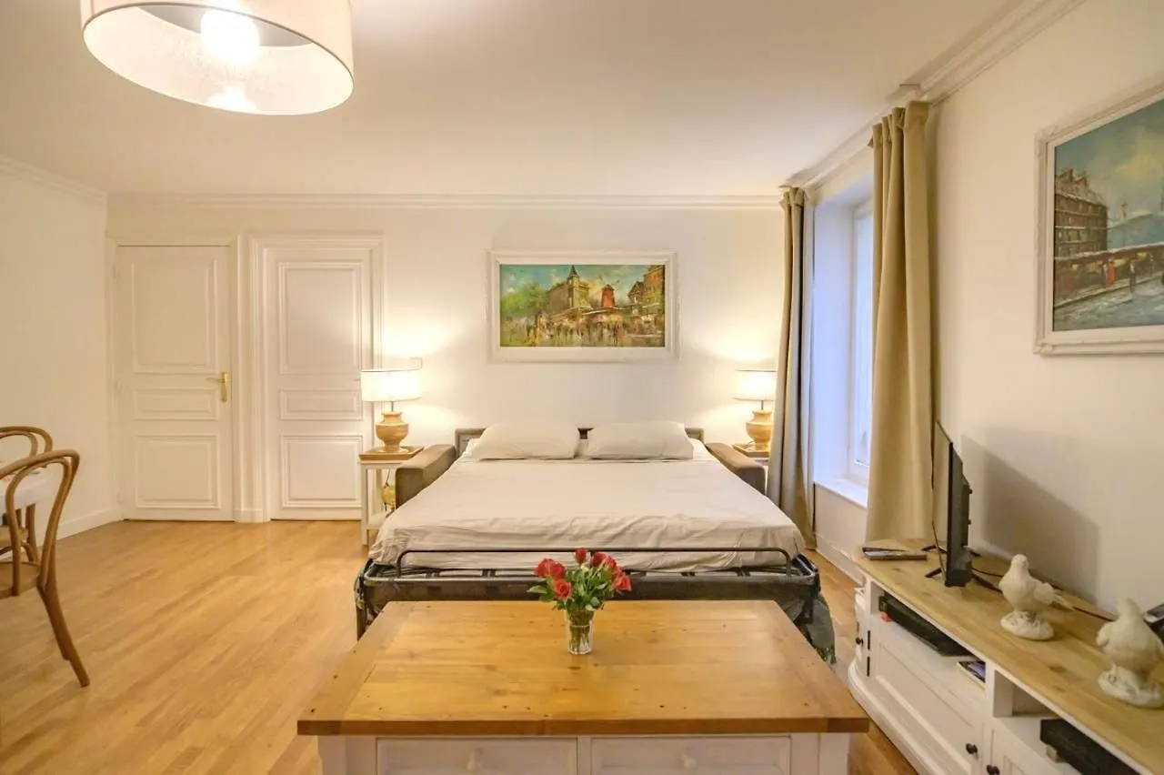 Le Regal Elysees Paříž 0*,  Francie
